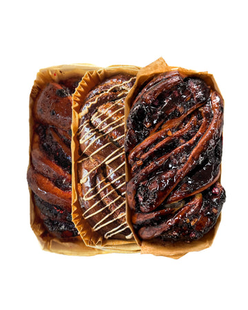 Triple Treat (Babka Vișine, Cafea, Afine)